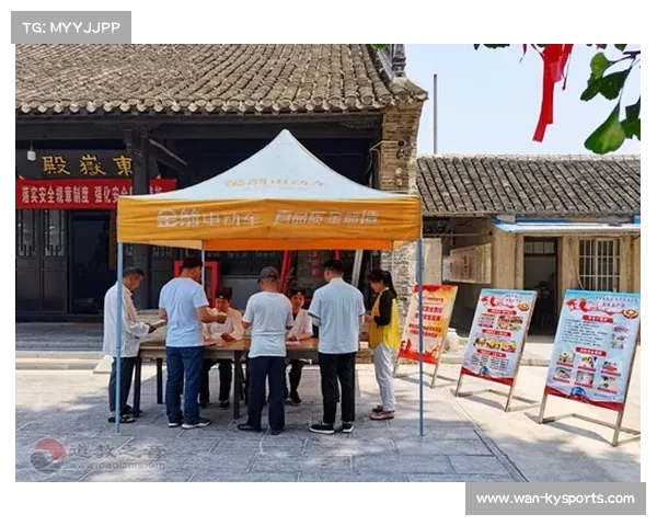 苏超淮安球迷拉横幅宣言淮扬菜正统文化底蕴深厚 苏超淮安球迷拉横幅宣言淮扬菜正统文化底蕴深厚